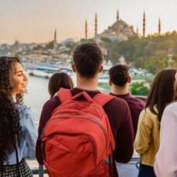 Gen&ccedil;lerin 3&rsquo;te 1&rsquo;i dindarlığı &ldquo;g&ouml;stermelik&rdquo; buluyor