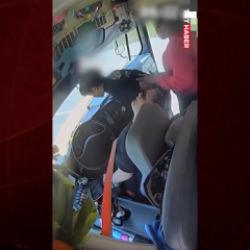 Astım krizi ge&ccedil;iren s&uuml;r&uuml;c&uuml;n&uuml;n imdadına &ouml;ğrenciler yetişti!Faciayı &ouml;nleyip kahraman oldular