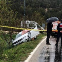 Mersin'de can pazarı! TIR ile &ccedil;arpışan otomobilin s&uuml;r&uuml;c&uuml;s&uuml; &ouml;ld&uuml;