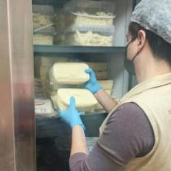 Aydın'da 11 ton s&uuml;t &uuml;r&uuml;n&uuml; imha edildi