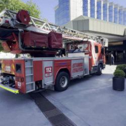 Beşiktaş'taki l&uuml;ks otelde yangın paniği: Vatandaşlar tahliye edildi