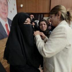 CHP ve YRP&rsquo;den ayrılan 100 kişi AK Parti&rsquo;ye katıldı