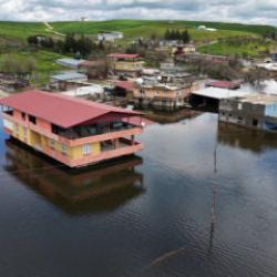 Diyarbakır'da baraj kapakları a&ccedil;ıldı, 10 ev sulara g&ouml;m&uuml;ld&uuml;