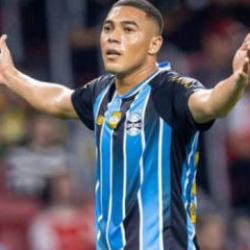 Eski Galatasaraylı Carlos Vinicius, 6 dakikada 3 penaltı ka&ccedil;ırdı