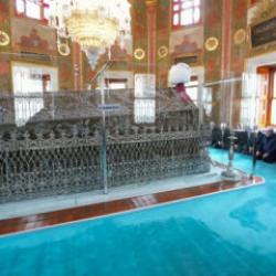 Fatih Sultan Mehmet, vefatının 545'inci yılında kabri başında anıldı