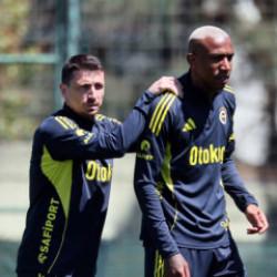 Fenerbah&ccedil;e Domenico Tedesco'suz ilk antrenmanına &ccedil;ıktı!