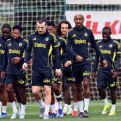 Fenerbah&ccedil;e'de futbolcular kazan kaldırdı! O ismi istemiyorlar