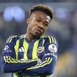 Fenerbah&ccedil;e'de Nene şoku! Ameliyat se&ccedil;eneği masada