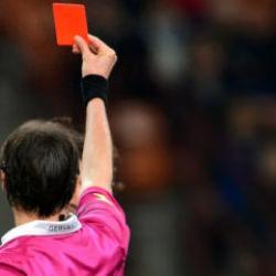 FIFA yeni kuralı onayladı! Bunu yapan futbolcu direkt kırmızı kart g&ouml;recek