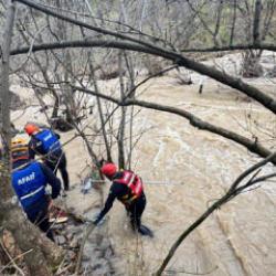 Hakkari'de kahreden olay! 8 yaşındaki Osman derede &ouml;l&uuml; bulundu