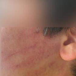 İlkokul &ouml;ğrencilerinin sıra tartışmasında okula gelen aile &ccedil;ocuğu darp etti