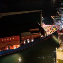 İstanbul'da geminin karaya oturduğu anlar: Hasar verdiği yalının sahibi belli oldu