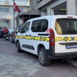  Kağıthane'de polis kendine saldıran gen&ccedil;ler ka&ccedil;ınca havaya uyarı ateşi a&ccedil;tı