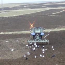 Kars&rsquo;ta soğuk hava tarımı aksattı, &ccedil;ift&ccedil;i ekim i&ccedil;in zamanla yarışıyor