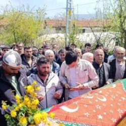 Doğuma giderken feci kaza! Karnındaki &ccedil;ocuğu ile toprağa verildi