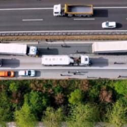 Kocaeli TEM'de 6 tır birbirine girdi: Ankara y&ouml;n&uuml; trafiğe kapandı