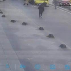 Okul yolunda dehşet: 12 yaşındaki Ecrin İETT otob&uuml;s&uuml;n&uuml;n altında kaldı