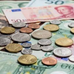 Petrol savaşları parayı vurdu: İşte en &ccedil;ok değerlenen para birimi...