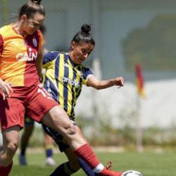 Kadınlar S&uuml;per Ligi'nde nefes kesen derbi! Galatasaray, Fenerbah&ccedil;e'yi 2 dakikada mat etti
