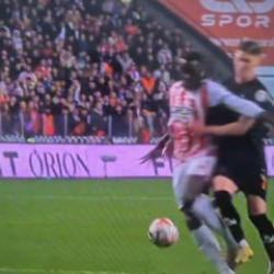 Şampiyonluk ma&ccedil;ında tartışmalı pozisyon! Samsunspor'dan yoğun itiraz