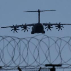 Savaş hazrılığı! B&uuml;y&uuml;k sevkiyat! U&ccedil;aklar peş peşe indi