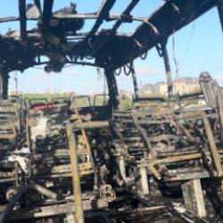 Seyir halindeyken yanan midib&uuml;s demir yığınına d&ouml;nd&uuml;