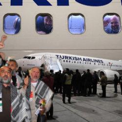 Sumud Filosu aktivistlerini taşıyan u&ccedil;ak İstanbul Havalimanı'na indi