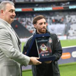 TFF'den ma&ccedil; &ouml;ncesi Orkun K&ouml;k&ccedil;&uuml;'ye &ouml;d&uuml;l! En g&uuml;zel gol se&ccedil;ildi