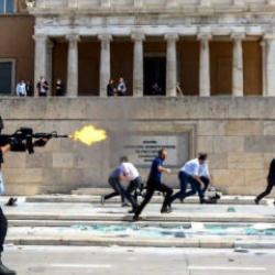 Yunanistan'da peş peşe silahlı saldırılar