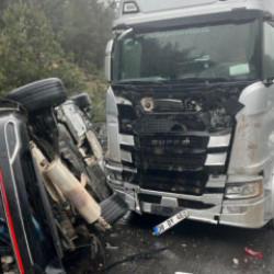 3 ara&ccedil;lık zincirleme kaza: Otomobil un ufak oldu! 1 &ouml;l&uuml;, 5 yaralı!