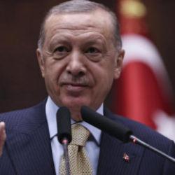 Anketlerde ciddi d&uuml;ş&uuml;ş: İmamoğlu oy kaybediyor, Erdoğan 'g&uuml;&ccedil;l&uuml; lider' konumunda