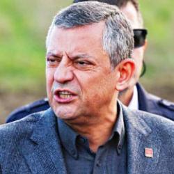 &Ouml;zg&uuml;r &Ouml;zel bazı CHP'lileri makam odasında fır&ccedil;aladı