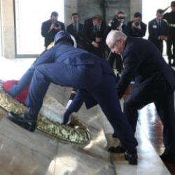 Bakan G&uuml;ler, OYAK Y&ouml;netim Kurulu &uuml;yeleri ile Anıtkabir'i ziyaret etti