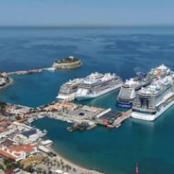 Kuşadası limanında kruvaziyer hareketliliği: 10 bin 800 turist ayak bastı