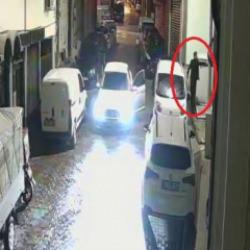 Bursa&rsquo;da husumetlileri tarafından sokağa &ccedil;ağrılan gence kurşun yağmuru