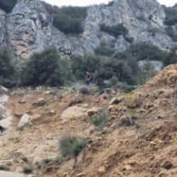 Dağlık alanda mahsur kalan 2 &ccedil;ocuk kurtarıldı