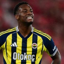 Fenerbah&ccedil;eliler &ccedil;ıldırdı! Jhon Duran'dan Galatasaray'ın şampiyonluğu sonrası flaş hareket