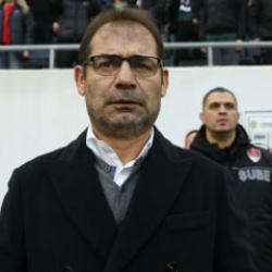 Gen&ccedil;lerbirliği Volkan Demirel'in yerine ayağa kalkmadığı i&ccedil;in g&ouml;nderilen hocayı getiriyor
