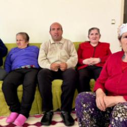 Hani anne, 50 yıldır engelli 4 &ccedil;ocuğuna bakıyor
