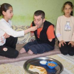 İş kazasında kollarını ve ayaklarını kaybetti! Hayatları tek video ile değişti