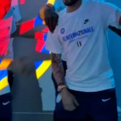 Kaptan Hakan &Ccedil;alhanoğlu'nun moonwalk dansı viral oldu