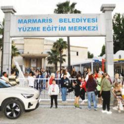 Marmaris'te boş havuz g&ouml;r&uuml;nt&uuml;lerinden sonra yeni skandal! Milli gurur bagajda