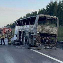 TEM&rsquo;de korku dolu anlar: 43 kişilik tur otob&uuml;s&uuml; alev alev yandı