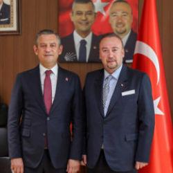 &Ouml;zkan Yalım &Ouml;zg&uuml;r &Ouml;zel'i ele verdi: 'Durbay'la otelimde g&ouml;r&uuml;şt&uuml;, babasına araba aldım'
