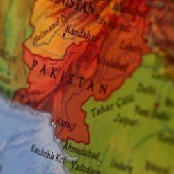 Pakistan'da karakola bombalı saldırı! 