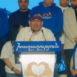 Paşinyan'dan tarihi Karabağ itirafı: O topraklar bizim değildi! Bir &ccedil;ivi &ccedil;akmadık