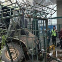 Sınır Kapısında askeri ara&ccedil; duvara &ccedil;arptı; 2 asker yaralı