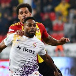 S&uuml;per Lig'in bitimine 2 hafta kaldı! 5 takım k&uuml;mede kalmak i&ccedil;in direniyor! 
