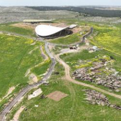 Tarihin sıfır noktasından eşsiz g&ouml;r&uuml;nt&uuml;ler: G&ouml;beklitepe yeşil &ouml;rt&uuml; altında