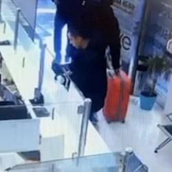 Muhittin B&ouml;cek'in oğlunun olay g&ouml;r&uuml;nt&uuml;leri! Para dolu turuncu valiz dosyaya girdi...